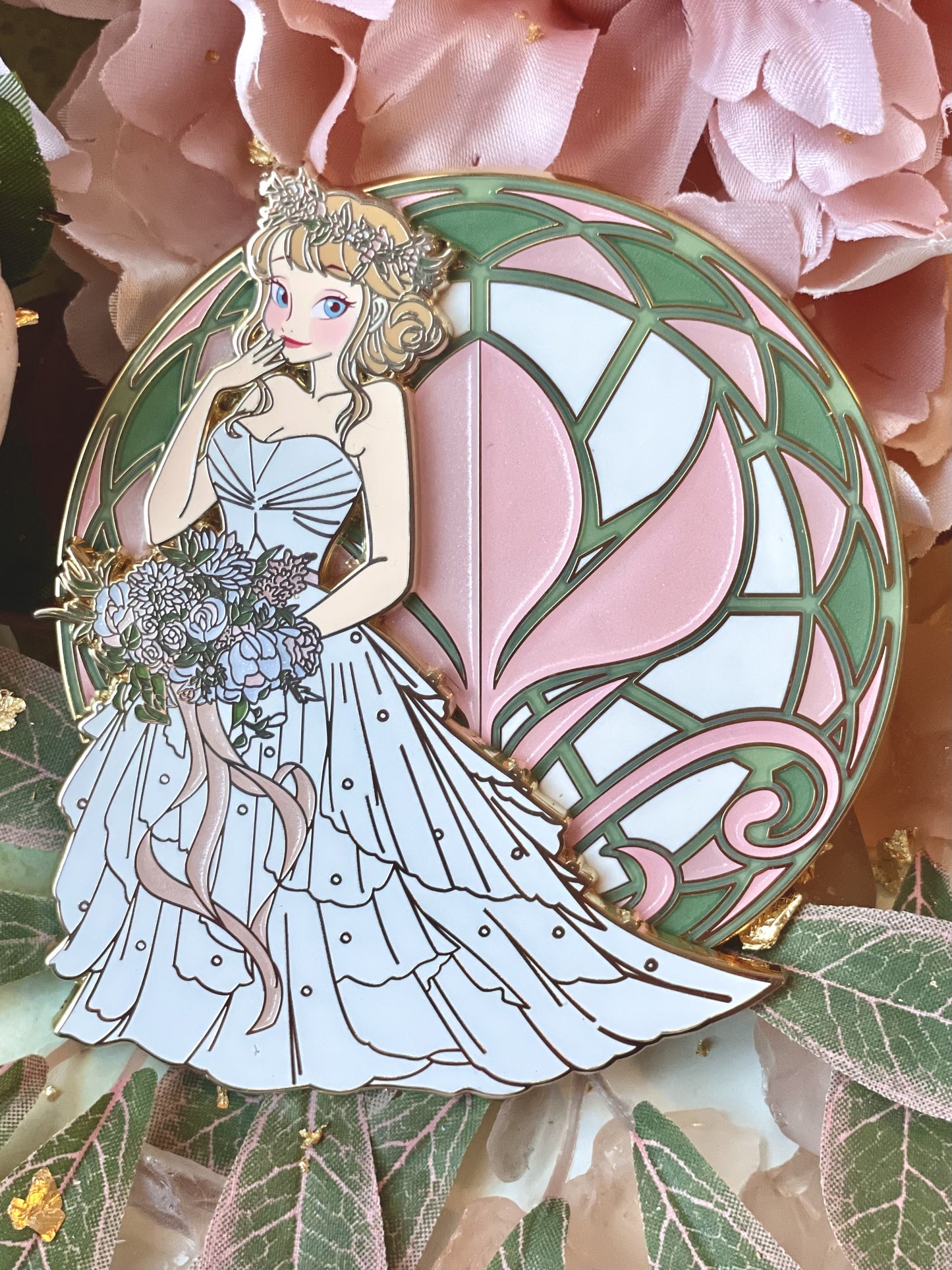 Anna Blushing Brides In Hand Pin