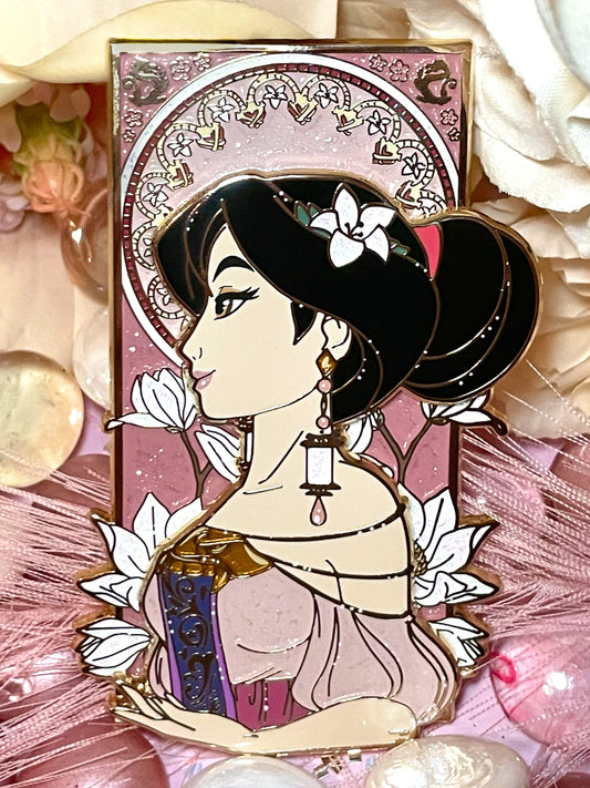 Mulan Femme de Fable in Hand